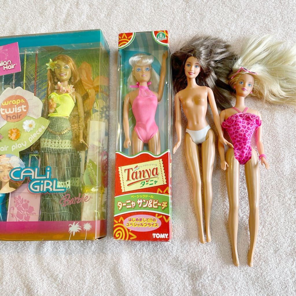 4 Куклы (1) Mattel Барби Коллекция Барби Саммер Кали Девочка 2005 неиспользованный (2) ТОМИ Таня и Мистер / Мисс Бич Неиспользованный (3) Mattel Барби 2 куклы б/у