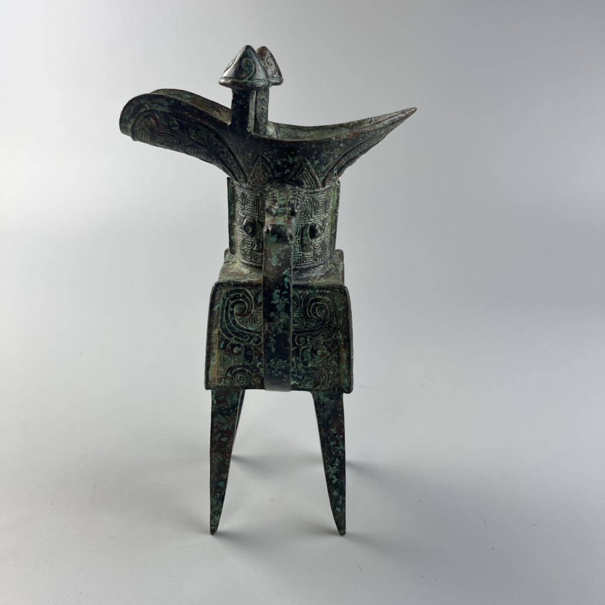 中国古玩 銅製 青銅器 爵 饕餮紋 古銅 唐物 祭器 時代物 中国 唐物 置物 銅器 銅 古銅の画像4