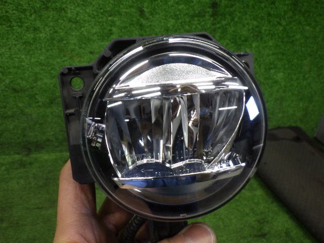 ★ 即決あり H28年 キャスト LA250S LA260S 純正 右 LED フォグ ランプ メッキカバー付 ヘゼル 81210-B2510 KOITO 114-11092 [06001140]_画像4