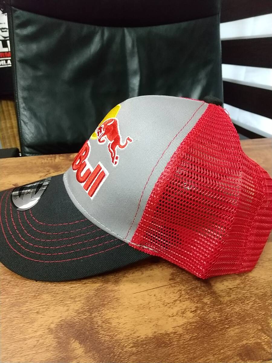 即決 新品 送料無料 レッドブル RED BULL キャップ CAP F１ 翼 レーシング アウトドア グレー赤 レース エナジードリンクの画像2