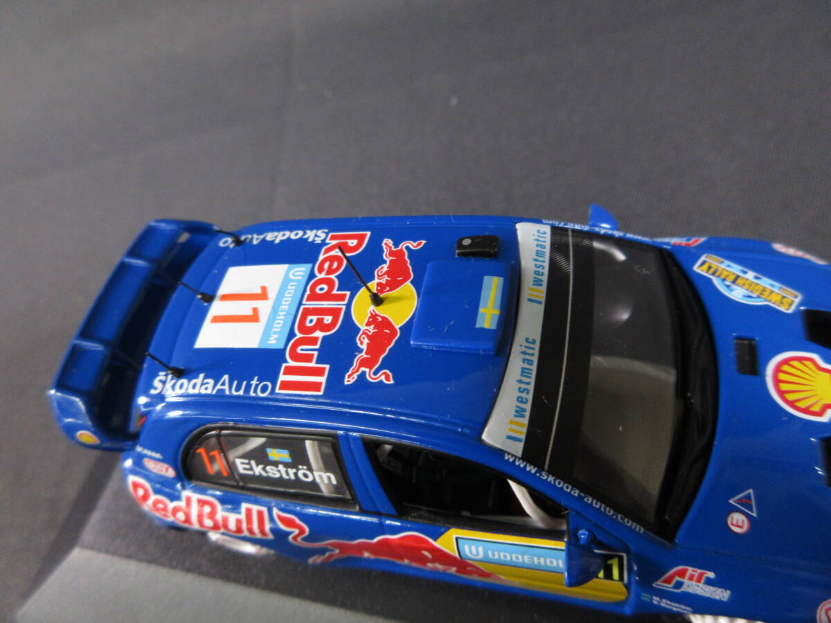 13/Э552★【ジャンク品】iXO MODELS 1/43 SKODA FABIA WRC RED BULL #11★ラリーカー/シュコダの画像6