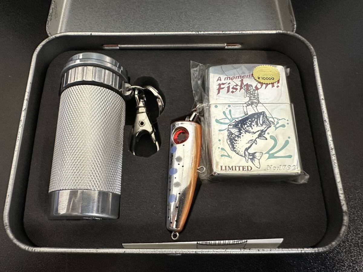 未使用 ZIPPO FISH ON LIMITED EDITION ジッポー フィッシュオン 携帯灰皿 ルアー付 特殊加工 USA製 1996年製 経年劣化有の画像1