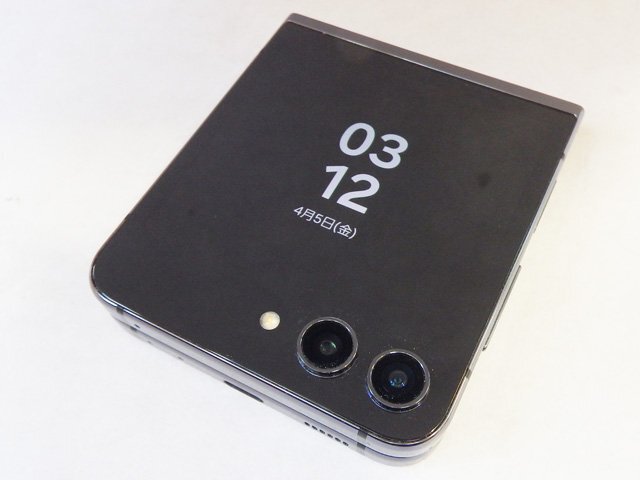 サムスン Galaxy Z Flip 5 『SCG23』 256GB グラファイト 縦折り型■SIMフリー スマホ 本体の画像4