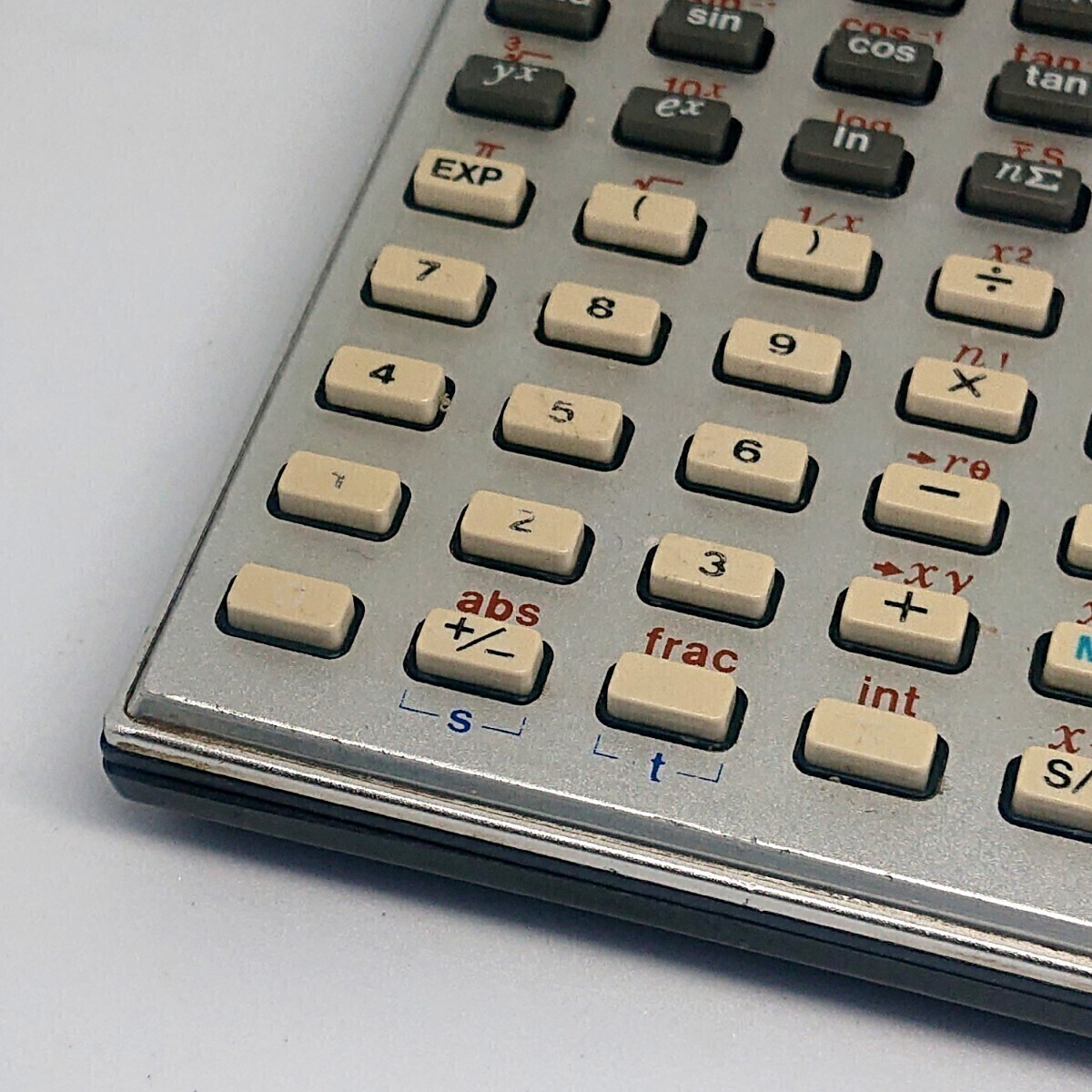 シャープ ピタゴラス 初代ポケットコンピューターSHARP PC-1200 1977年発売 プログラム電卓 関数電卓 