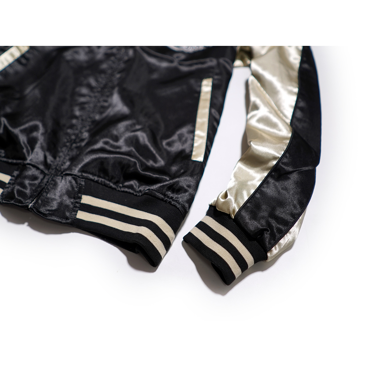 【新品】スカジャン スーベニアジャケット■ Mサイズ / ブラック黒 イーグル鷲 ■ 和柄 刺繍 サテン SKAb119の画像5
