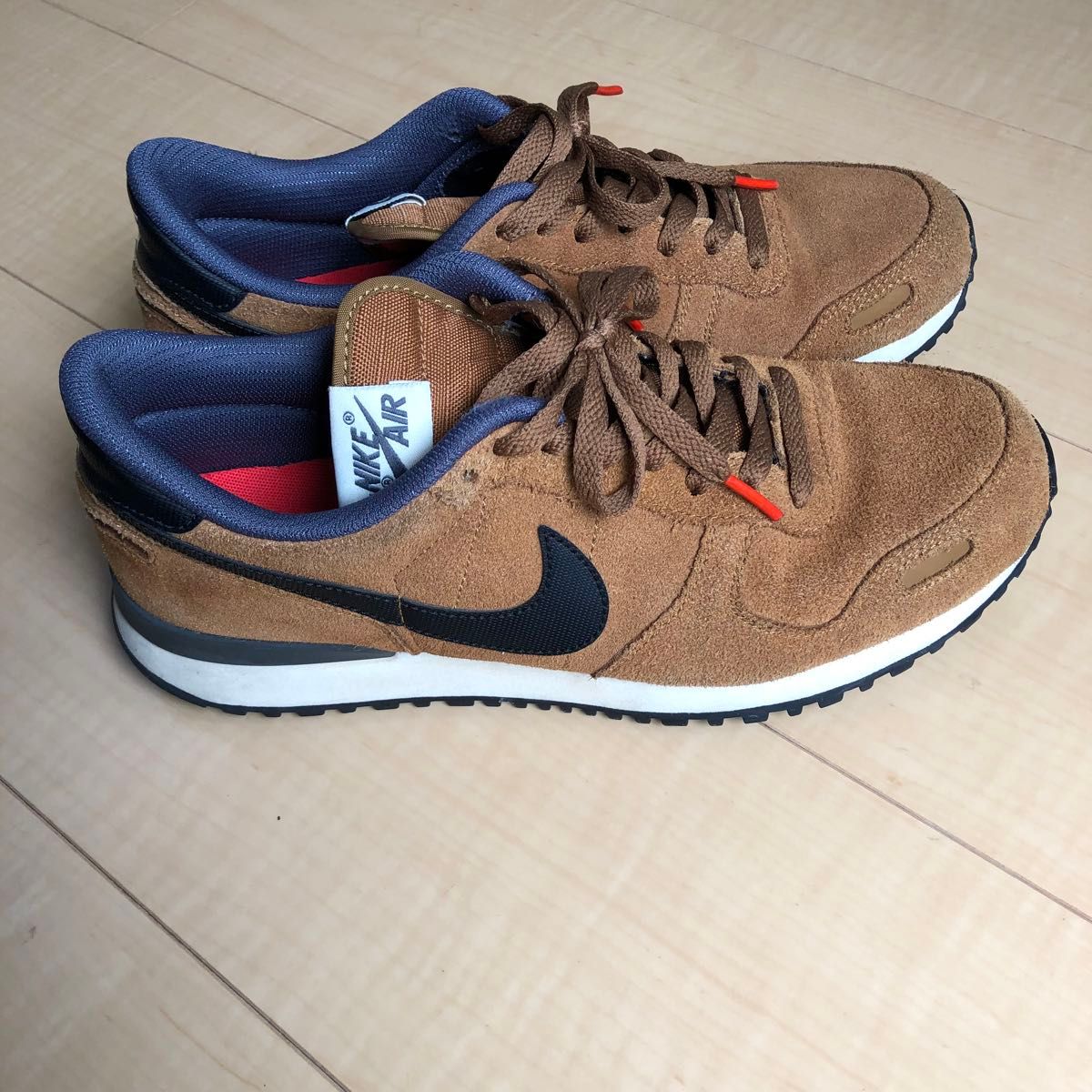 NIKE スニーカー　茶色