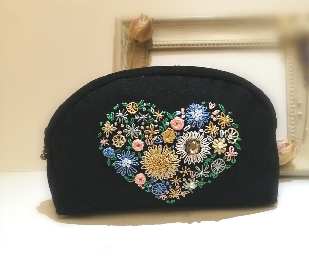 ハンドメイド手刺繍ハーフリネン＊ラウンドポーチ＊パール＊キラキラ＊_画像1