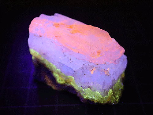 鉱物標本、蛋白石、蛍光オパール北海道産 17グラム（B8)