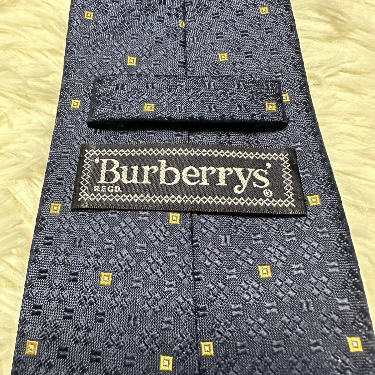 Burberrys 新品未使用 タグ付き バーバリー ネクタイ 素敵 メンズ 人気モデル 送料無料 カッコいい 総柄 人気デザイン ホースロゴ ネイビーの画像9