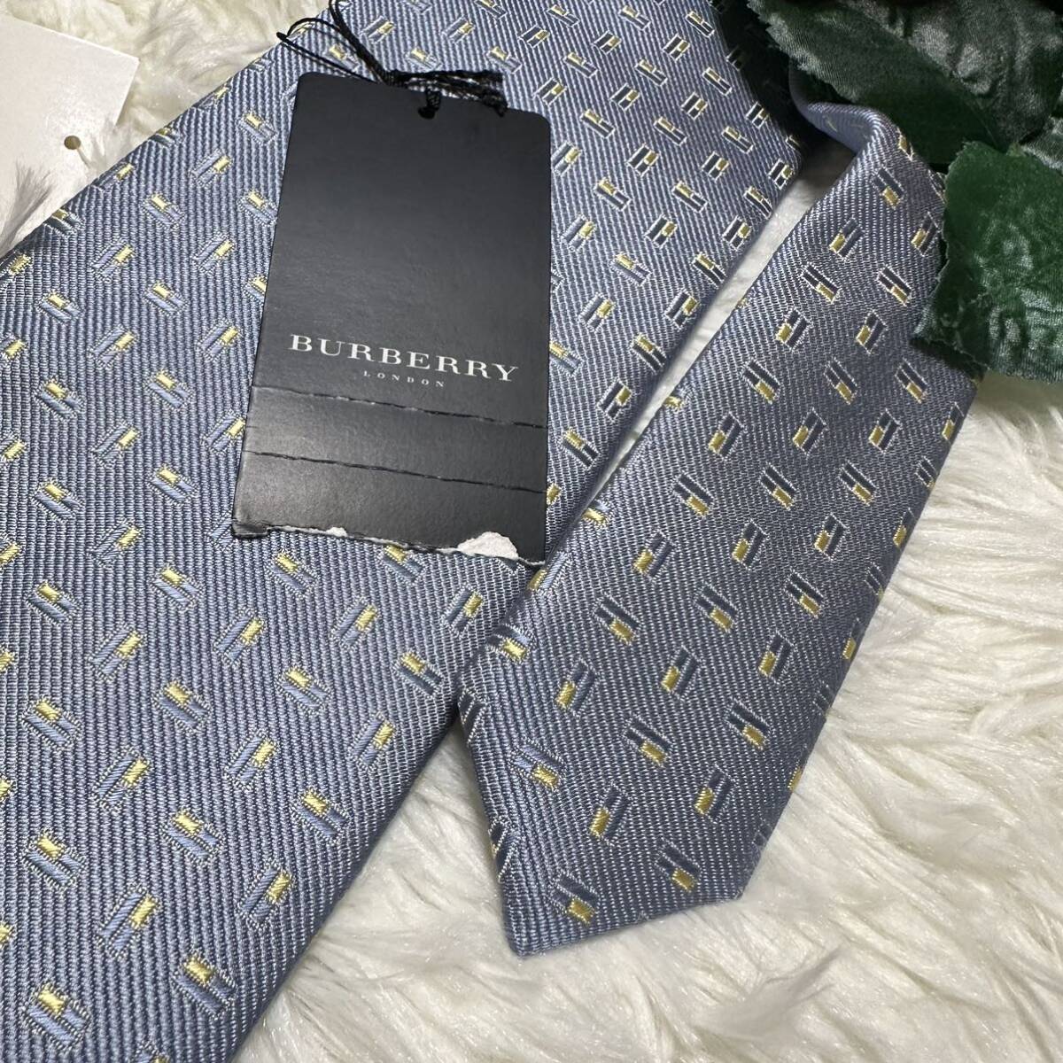 新品未使用 タグ付き BURBERRY LONDON バーバリーロンドン ネクタイ 素敵 メンズ 送料無料 カッコいい 総柄 人気デザイン ホースロゴ 高級_画像4