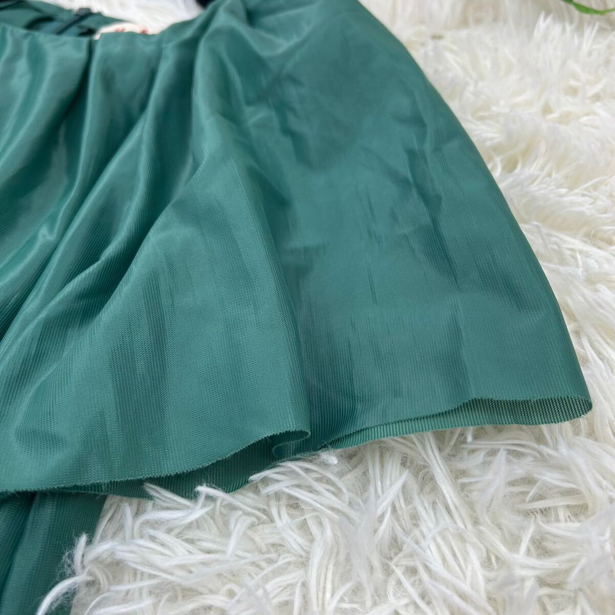 MARNI マルニ レディース Mサイズ 緑 グリーン ワンピース 膝丈 半袖 薄手 タイトスカート 光沢感 シースルー 美品 未使用に近い 送料無料の画像10