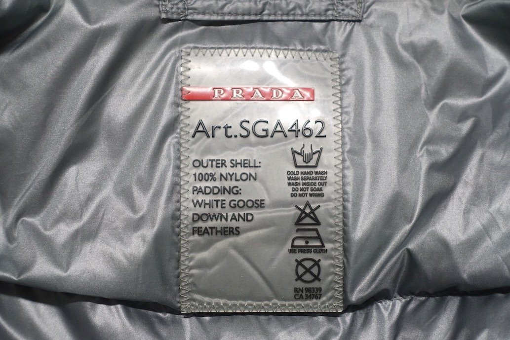 13AW 良品 PRADA プラダ 三角ロゴ トライアングルロゴ ダウンジャケット SGA462 ナイロン グレー系 メンズ 46 グースダウン ブルゾンの画像3