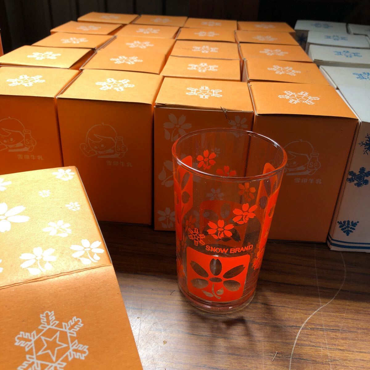 昭和レトロ 企業ノベルティ 雪印 牛乳コップ 雪の結晶 花柄 /森永 ココライト イラストグラス エンゼルマーク 非売品 コップまとめての画像4