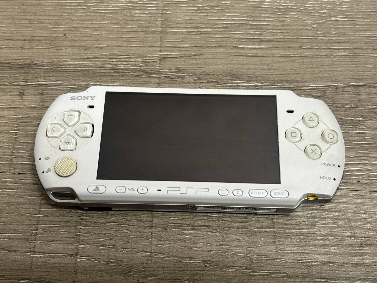 ☆ PSP ☆ プレイステーションポータブル PSP-3000 パールホワイト 動作品 本体 のみ Playstation Portable バッテリー欠品 7699_画像3