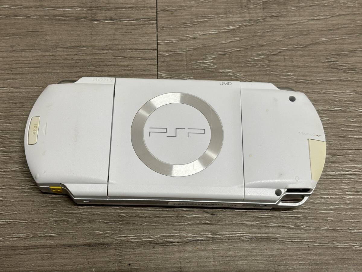 ☆ PSP ☆ プレイステーションポータブル PSP-1000 セラミックホワイト 動作品 本体 のみ PlaystationPortable バッテリー欠品 SONY 8361の画像4