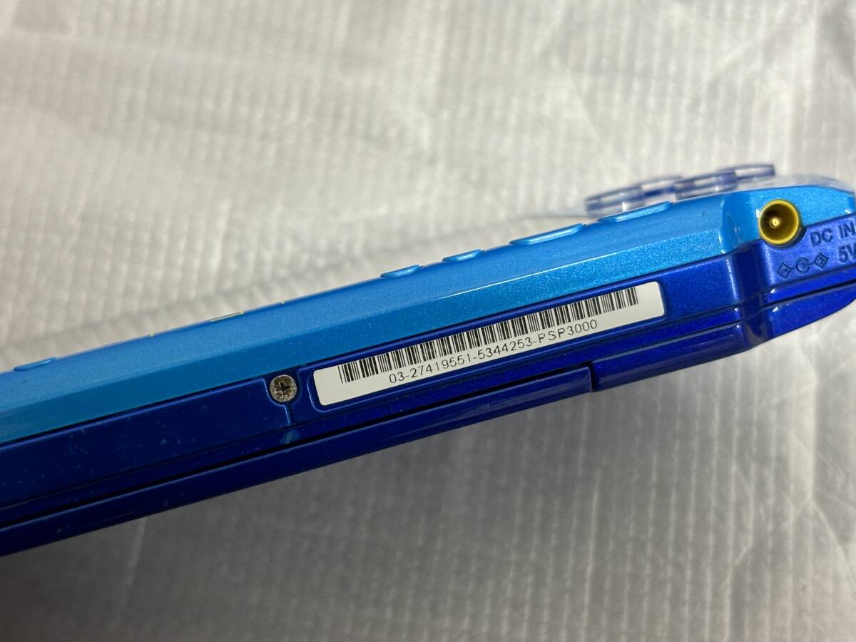 ☆ PSP ☆ プレイステーションポータブル PSP-3000 スカイブルー 動作品 本体 アダプター 箱 説明書 付属 バッテリー欠品 SONY 4253の画像2