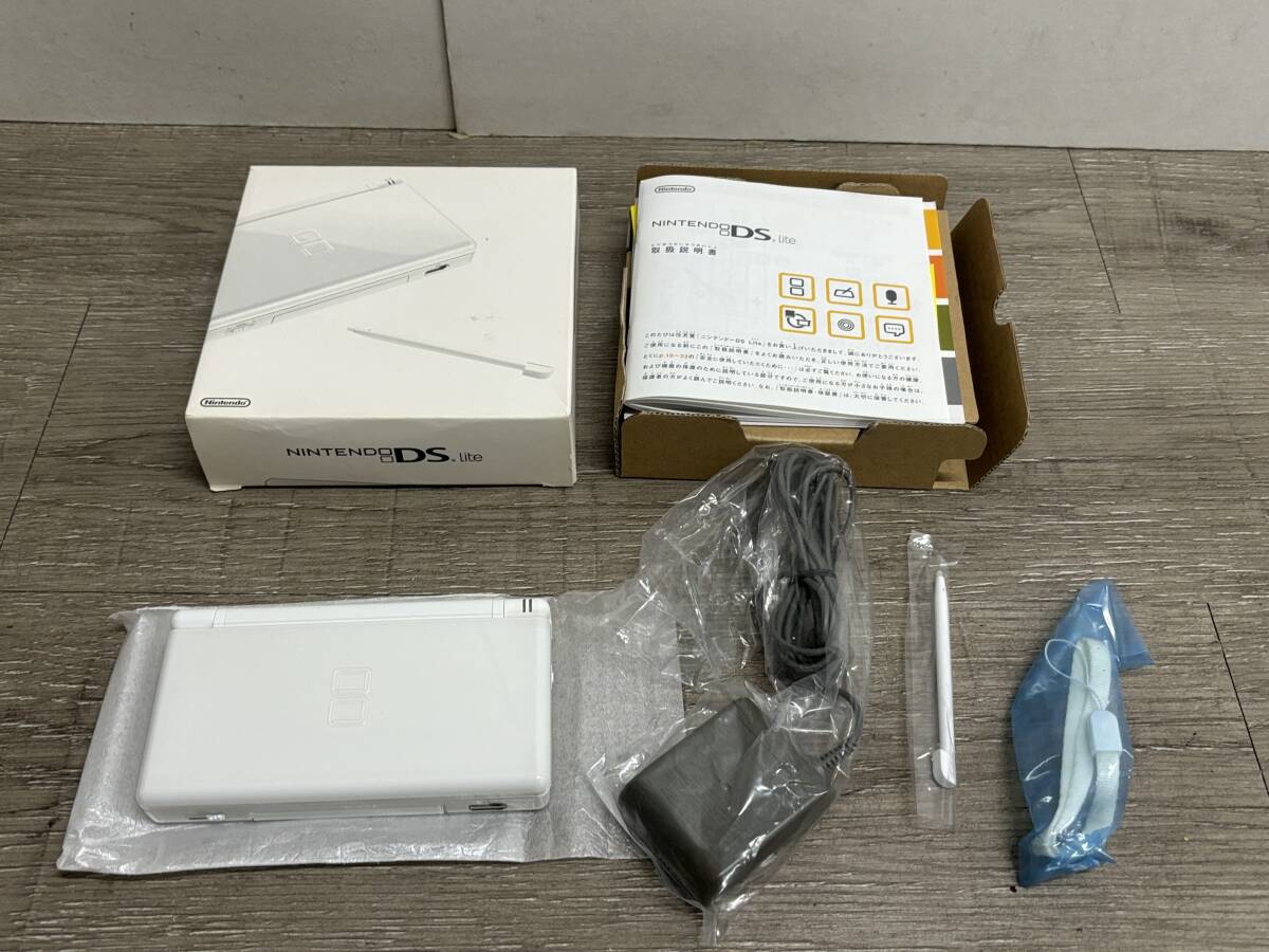 ☆ DSLite ☆ ニンテンドーDS Lite クリスタルホワイト 動作品 本体 タッチペン アダプター 箱 説明書 付属 Nintendo DS GBA 任天堂 0215_画像1