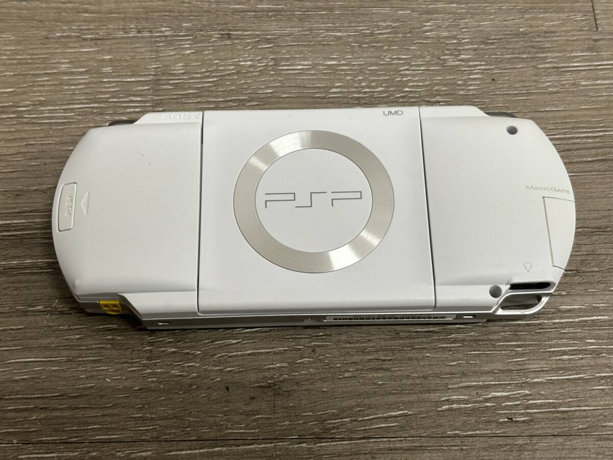 ☆ PSP ☆ プレイステーションポータブル PSP-1000 セラミットホワイト 動作品 本体のみ Playstation Portable バッテリー欠品 SONY 7985_画像4