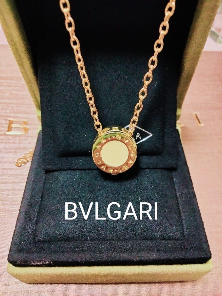 【正規ブルガリ】【BVLGARI】★ブルガリフルロゴチャームネックレス★WHITE×GOLD★チェーンプレゼント♪☆上品☆高級感