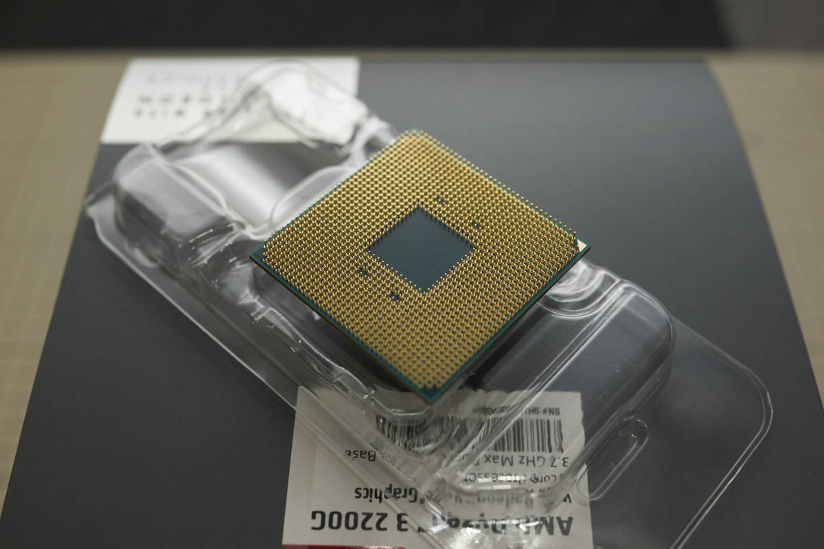 ★1円出品★ジャンク★AMD Ryzen 3 2200G with Radeon Vega Graphics (3.7GHz Max Boost, 3.5GHz 4Cores) CPU/APU SocketAM4の画像7
