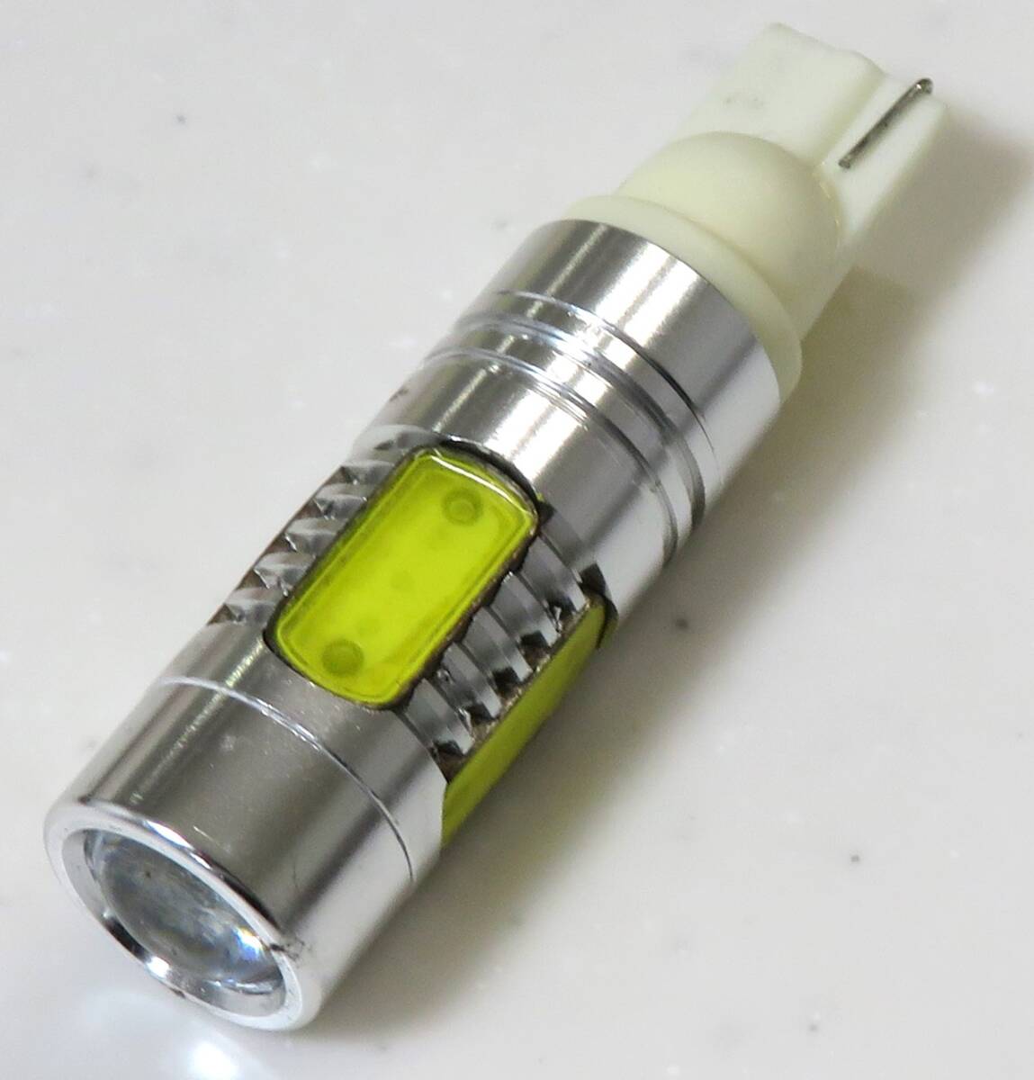 T10 T16 LEDバルブ ホワイト シングル ウェッジ 全長51mm 電球 スモール バック 白 プロジェクター レンズ 爆光 2 使用品 同梱不可_画像1