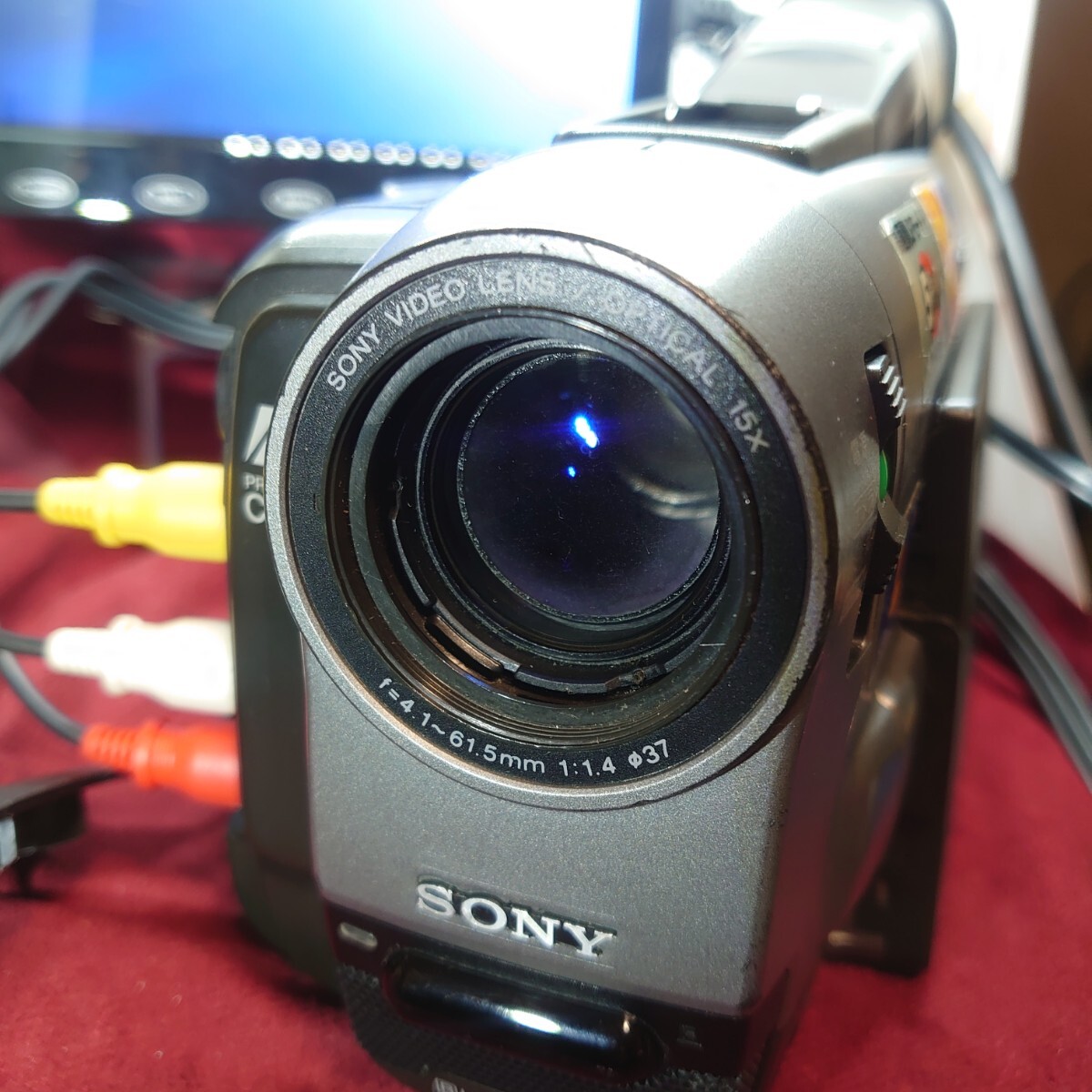 404【Hi8/Video8テープ/録画再生/外部出力OK】SONY ビデオカメラ CCD-TRV92 ソニー Handycam本体 AC充電器バッテリー等 ダビングの画像2