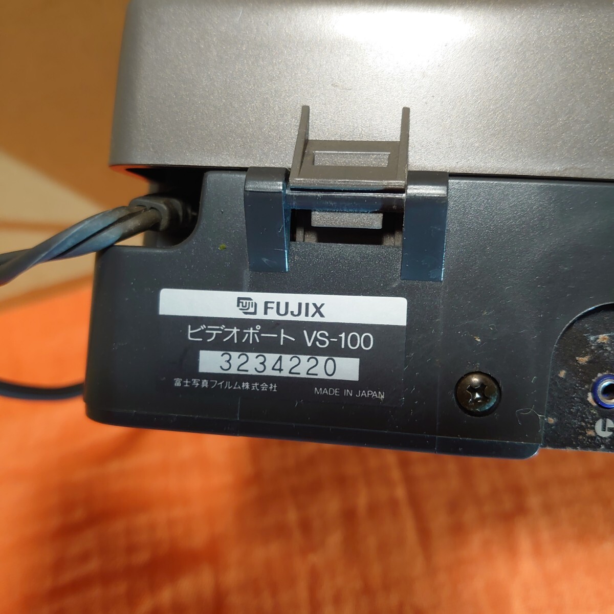 407【通電OK】珍品 FUJIX sinple-Hi8 ビデオポート VS-100/ビデオカメラ FS-1 バッテリー充電器 出力ケーブルセット JUNKの画像9