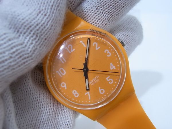1円 未使用保管 swatch シリコン ラバー 腕時計 QZ オレンジの画像3
