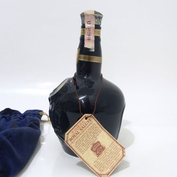 【未開栓】ROYAL SALUTE 21年 Scotch whisky 750ml 40% 総重量1295g ロイヤルサルート スコッチウイスキー 青陶器ボトル 古酒_画像3
