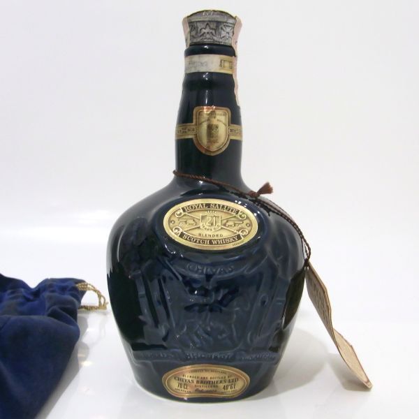 【未開栓】ROYAL SALUTE 21年 Scotch whisky 750ml 40% 総重量1295g ロイヤルサルート スコッチウイスキー 青陶器ボトル 古酒_画像2