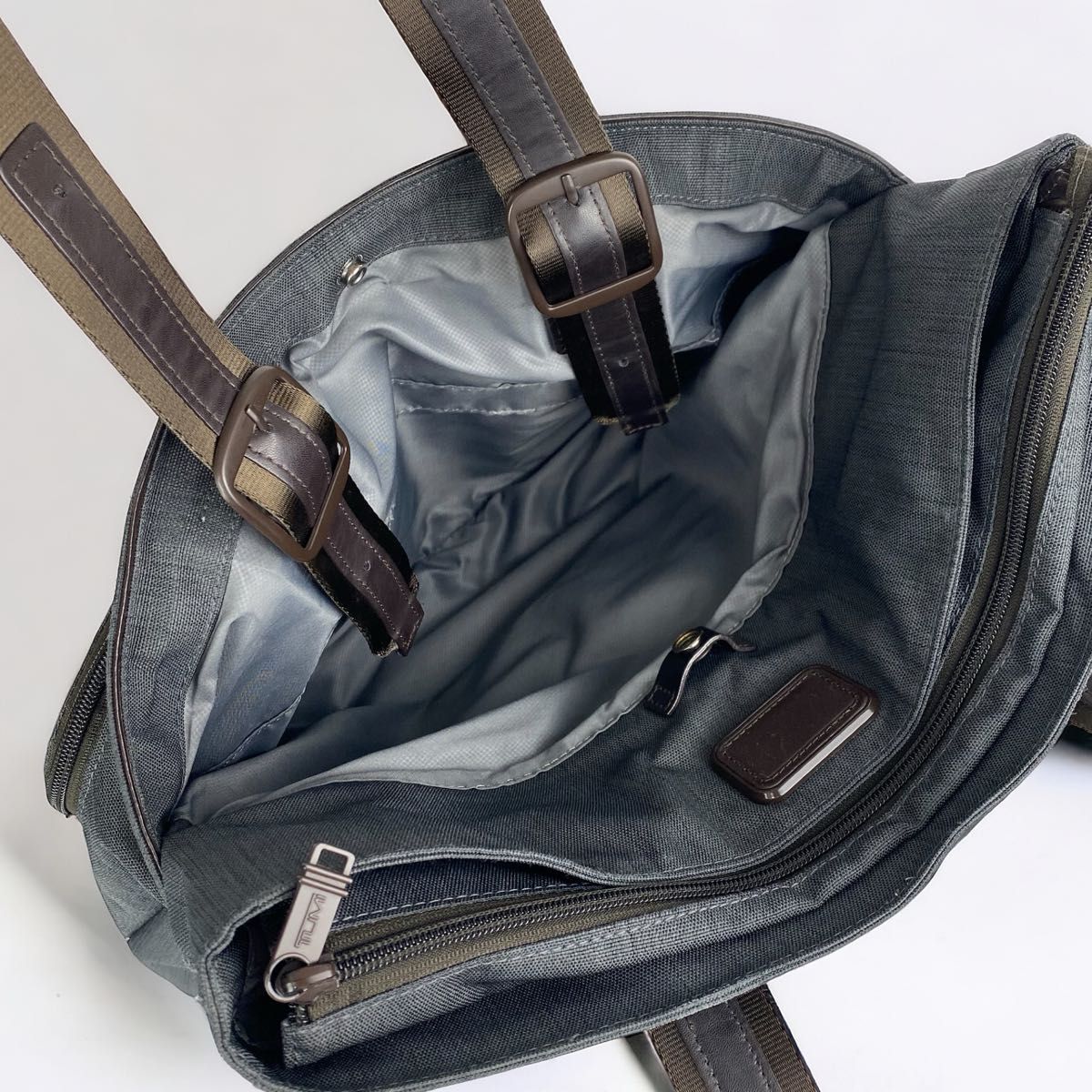 美品】TUMI / コンパニオン トートバッグ / グレー 手持ち長さ 美品】TUMI / コンパニオン トートバッグ / グレー 手持ち長さ