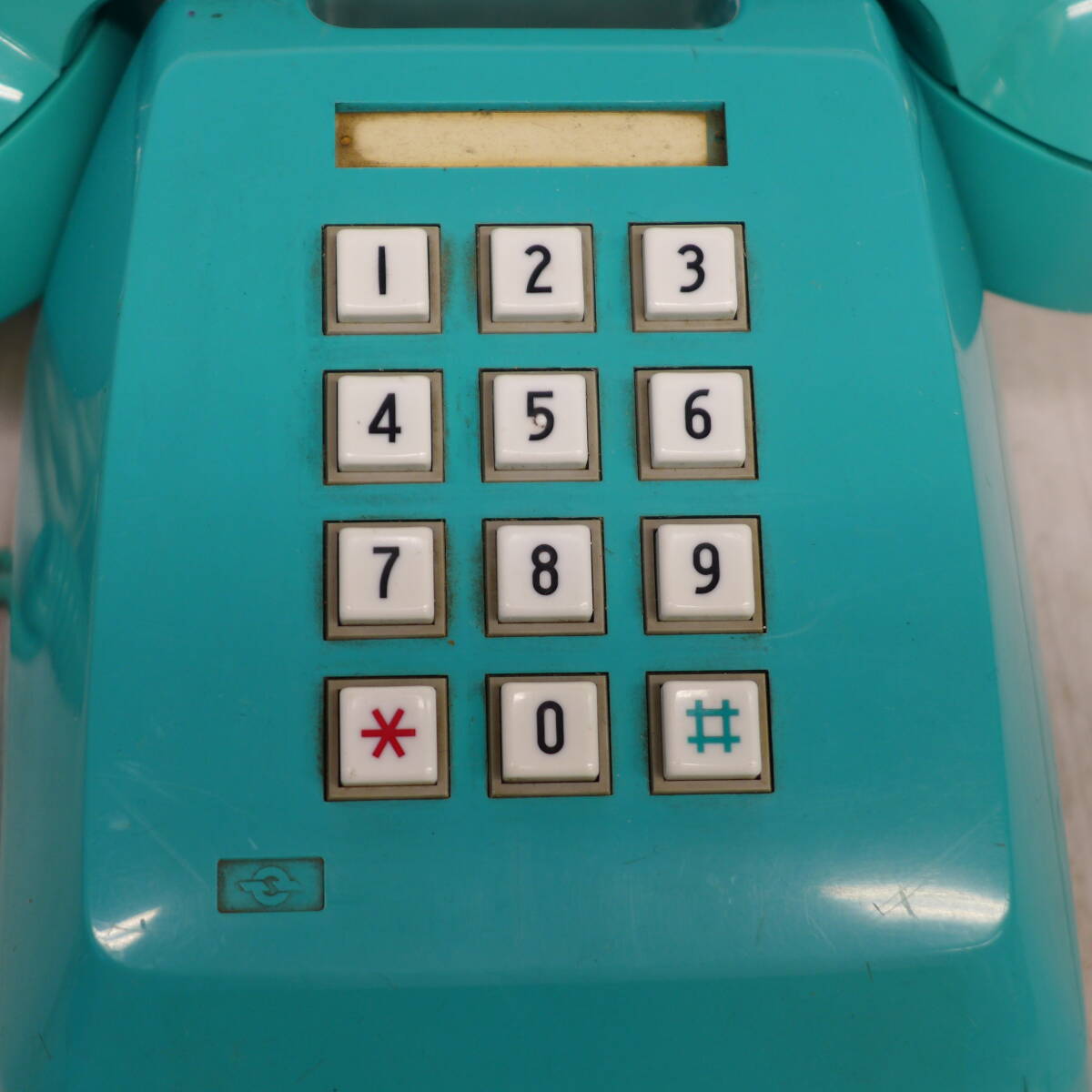 dd1181● 【動作可】日本電電公社 押しボタン式電話機 601-P 昭和レトロ 固定電話 電話機 アナログ プッシュフォン モジュラー仕様/80の画像4