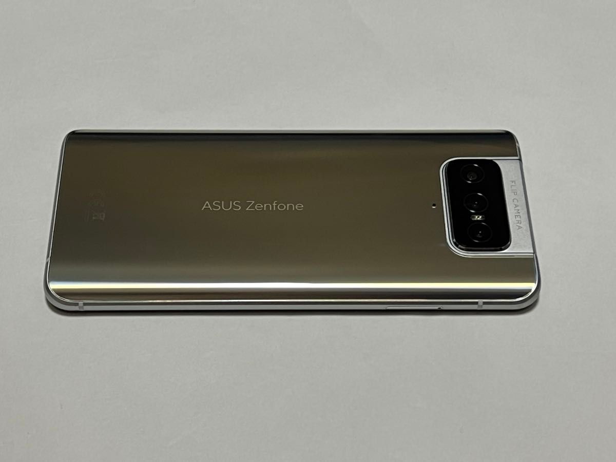 【超美品】ASUS Zenfone 8 Flip グレイシアシルバー 8GB 128GB 64MP超高画質フリップカメラ搭載
