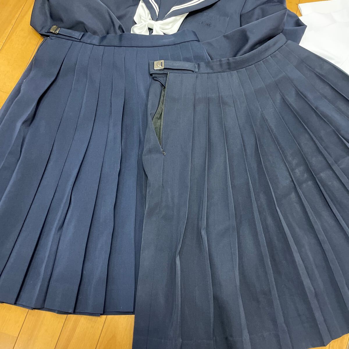 7 4 コスプレ衣装 夏 冬 制服 上下セット リボン付き 大きめ 大量 名札 匿名発送の画像4