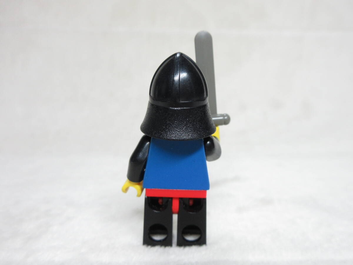 LEGO★154 正規品 ブラックファルコン ミニフィグ 同梱可能 レゴ お城シリーズ キャッスル キングダム 兵士 ナイト 騎士 甲冑の画像2