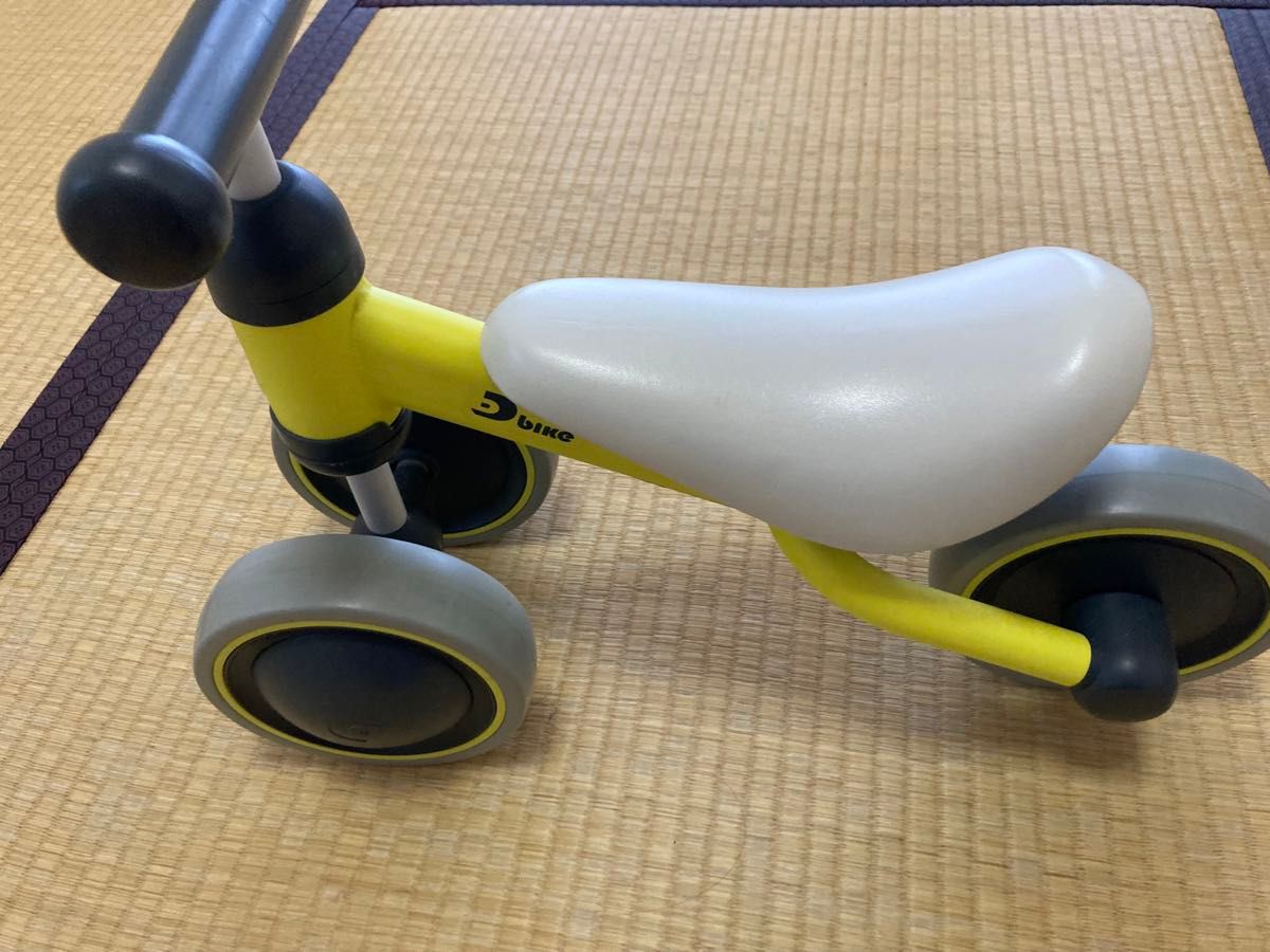 赤ちゃん用3輪自転車　発達トレーニング　自転車学び　　室内用で使用