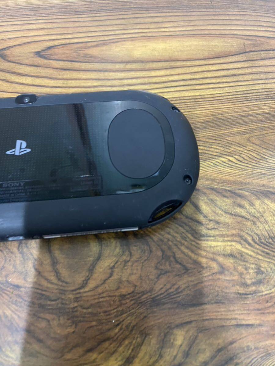 SONY ソニー　PSVita ビータ PCH-2000 本体　カバー付き　通電確認済み　十字キー動作不良あり_画像6