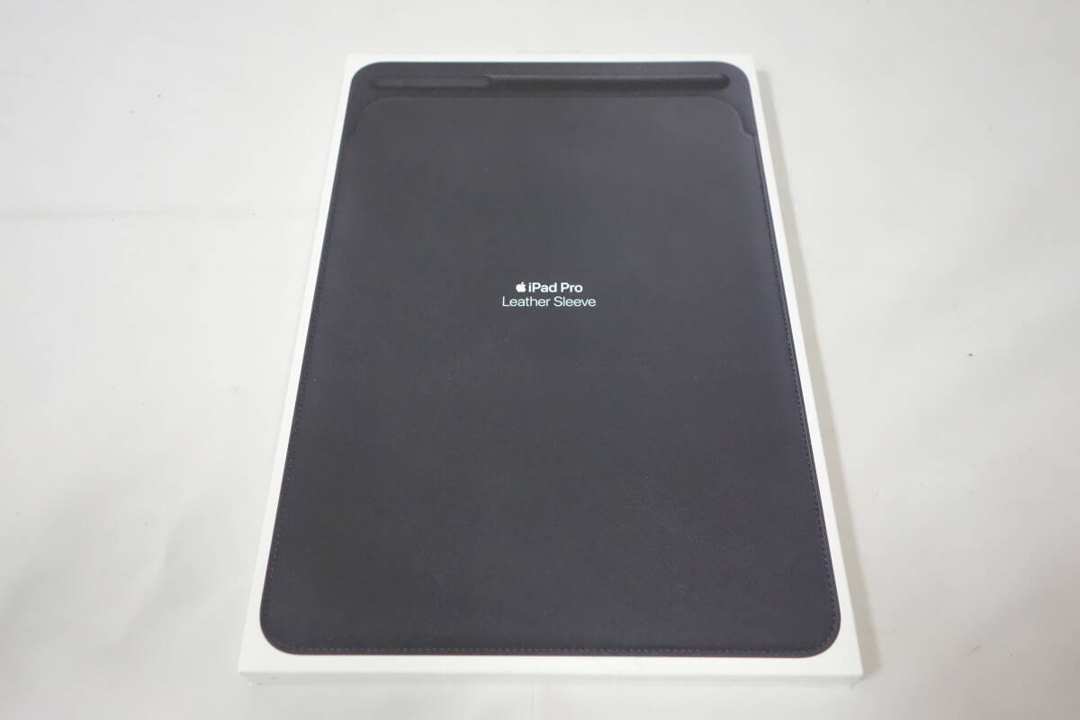 【新品】 アップル Apple iPad Pro 10.5インチ用 レザースリーブ ブラック MPU62FE/A (純正・国内正規品)の画像1