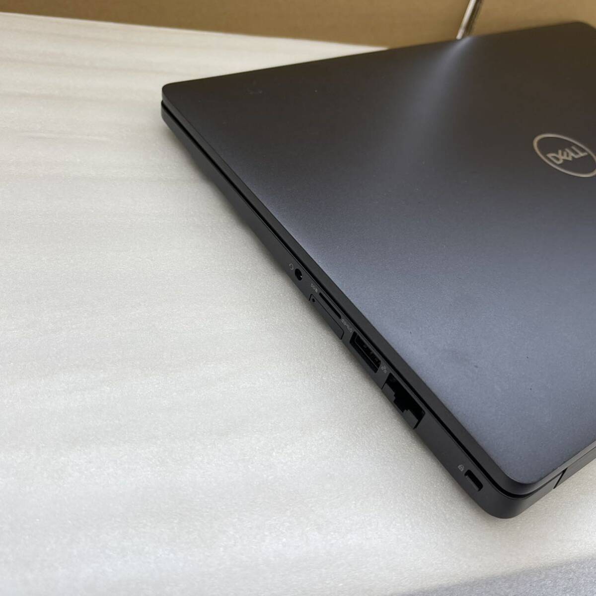 Dell Latitude 5300 Core i5 メモリ 8Gb SSD256GB 13.3インチ _画像4