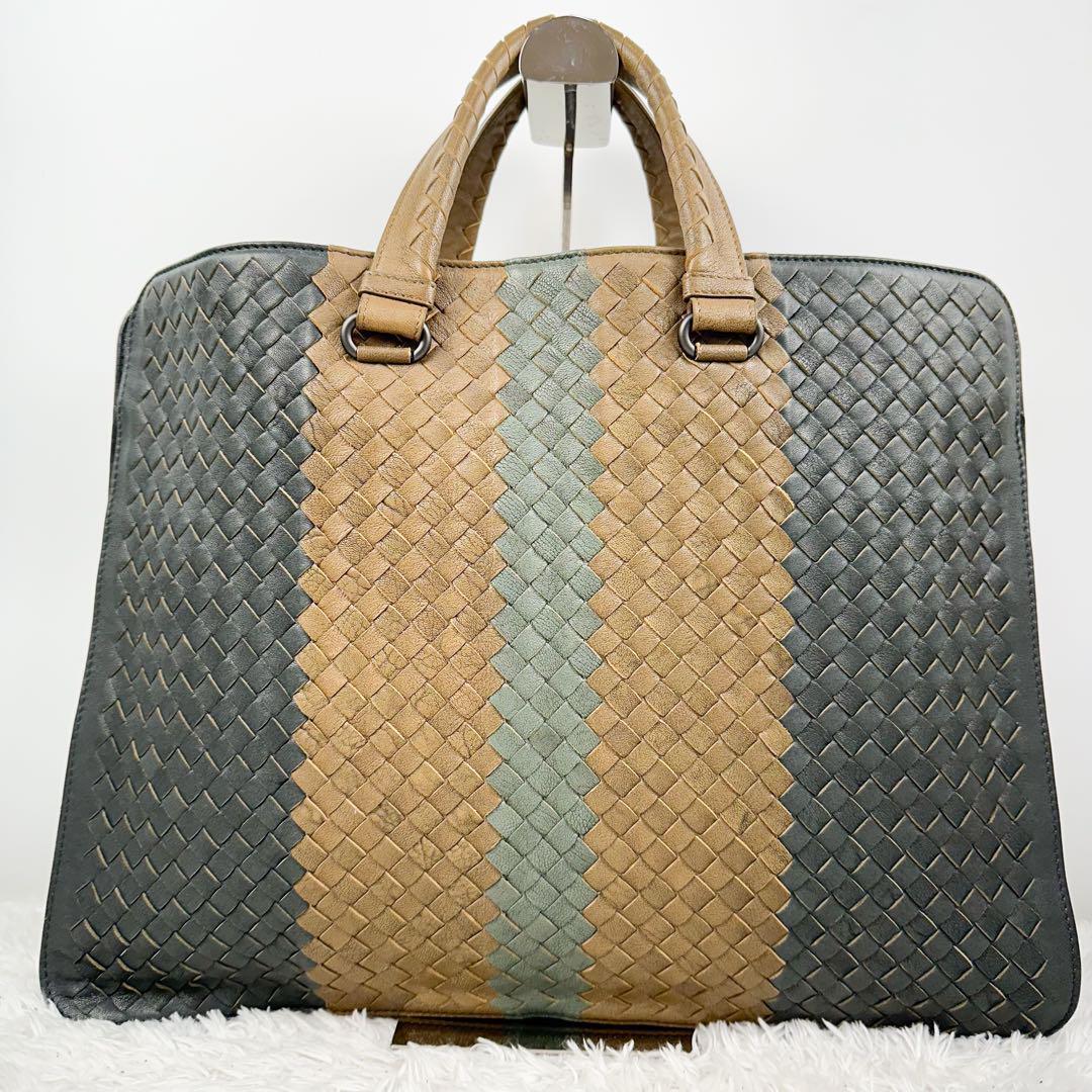 美品 ボッテガ・ヴェネタ BOTTEGA VENETA イントレチャート ショルダーバッグ 2way A4収納可能 ビジネスバッグ 通勤 ベージュ 牛革 灰色_画像2