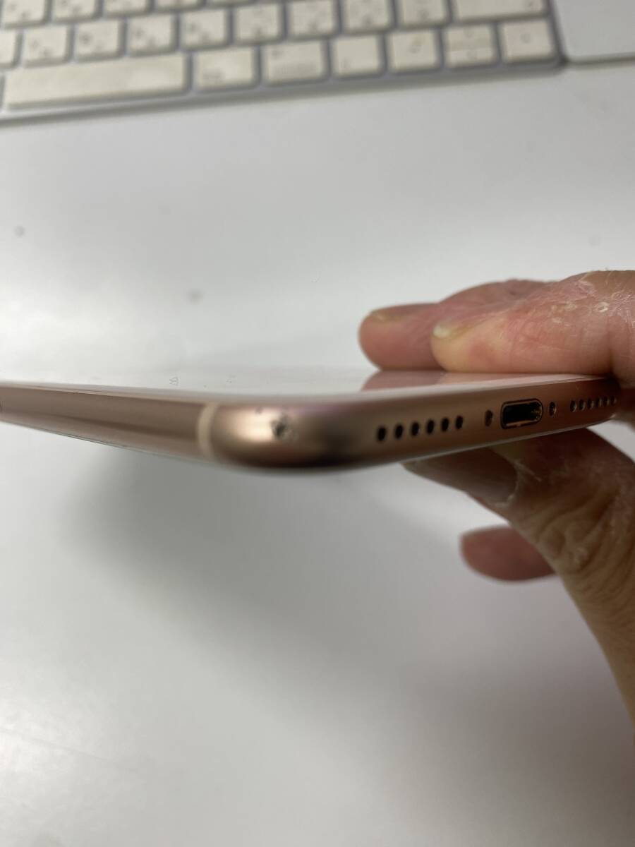 【SIMフリー】Apple iPhone8 64G 背面にヒビ有り　ゴールド 　au◯　 アクティベーションロックなし　本体のみ　中古_画像5