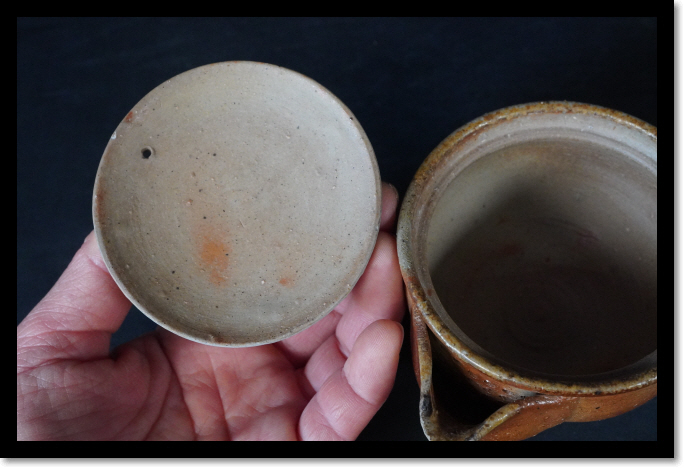 . bin Bizen . Akira light kiln . tea utensils small teapot tea . Zaimei crab also box 