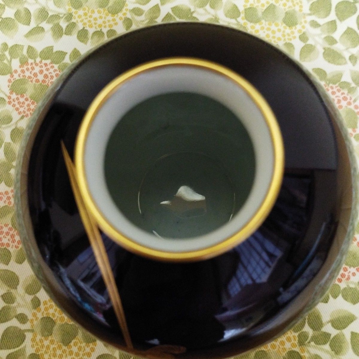 香蘭社 花瓶　瑠璃金彩蘭紋