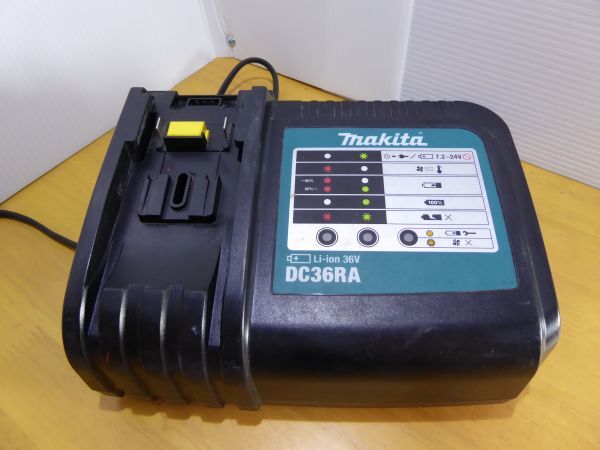 Makita/マキタ 充電器 DC36RA 110-120V 50-60Hz 430W 通電確認のみ 842Jの画像1