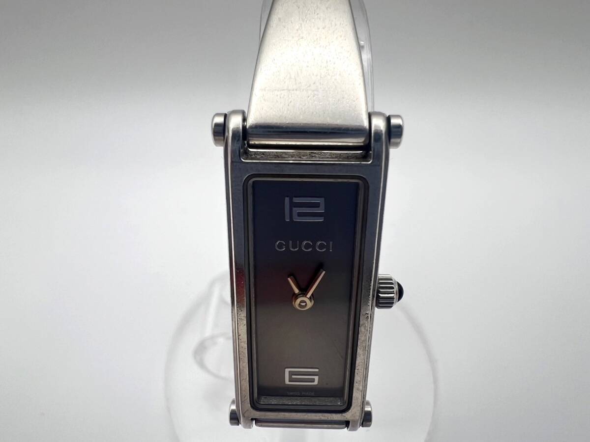198982-0 動作確認済 GUCCI グッチ バングルウオッチ 1500L スクエア シルバー文字盤 レディース腕時計 クオーツの画像3