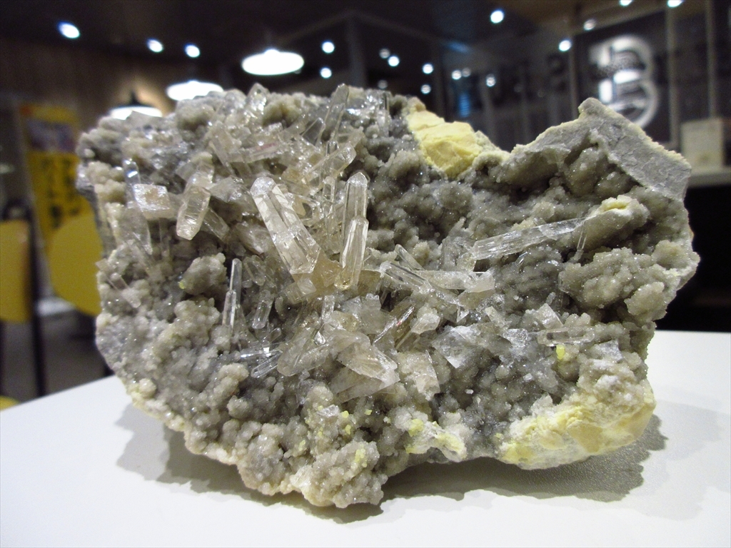 外国産鉱物標本　ポーランド産　セレスチン(天青石)/ネイティブサルファー(自然硫黄)