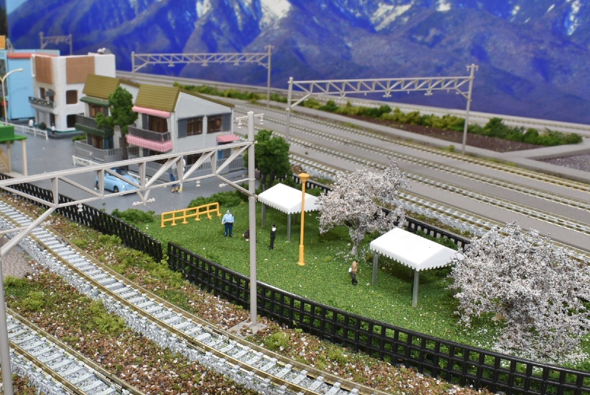 【SAZAN】鉄道ジオラマレイアウト複線※150x65cm 公園に桜咲く現代の街並み(Ｗクロスポイント&4線ヤード)同梱不可★Mの画像4