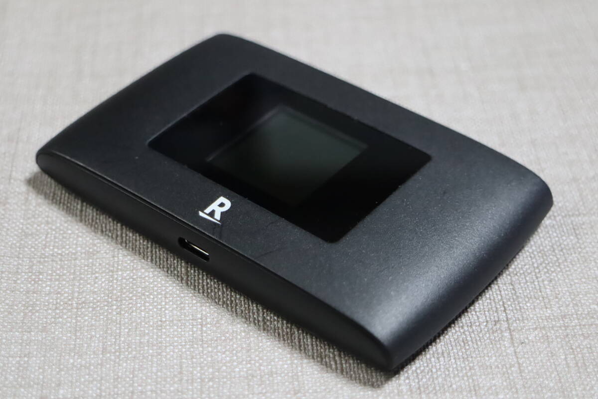 中古　楽天モバイル Rakuten WiFi Pocket 2c 　楽天ポケットWi-Fi モバイルルーター ブラック_画像4