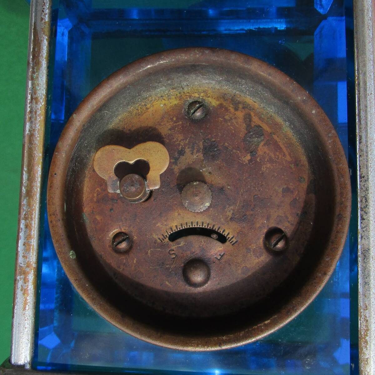 セイコー　置時計　SEIKO　青色ガラス　目覚まし時計　昭和レトロ　ガラスの底ひびあり　手巻き　時計　中古　ジャンク品　1個_画像7