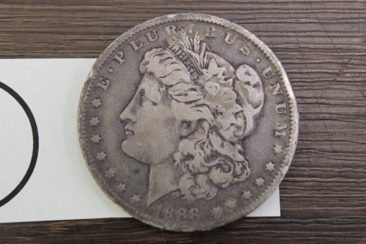 ○コイン(7）アメリカ モルガンダラー 1ドル銀貨 1888年 重量約26.2g 直径 約38mm　リバティコイン_画像2